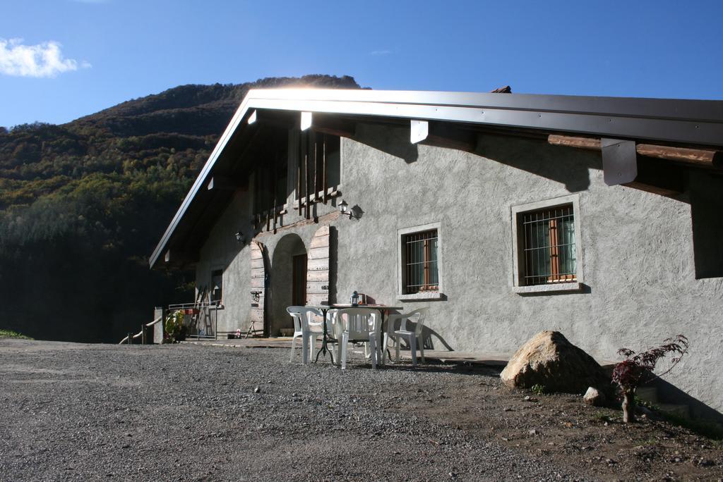 Agriturismo Cascina Cornella Cremeno ภายนอก รูปภาพ